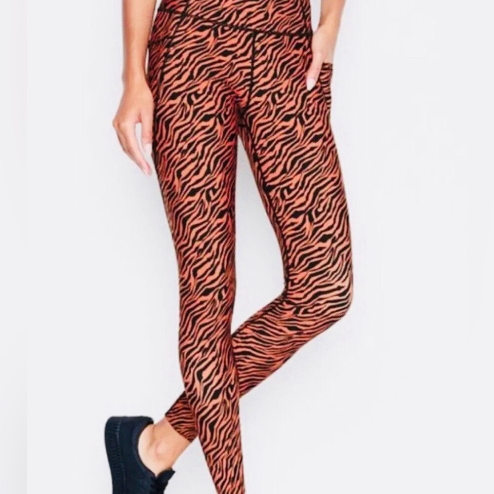 Victoria’s Secret High Rise 7/8 Tight Legging. Size S